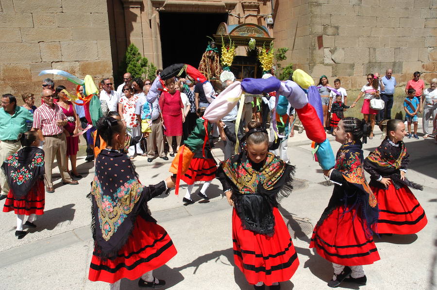 Los redaleños disfrutan de sus fiestas con danzas populares, música y procesiones 