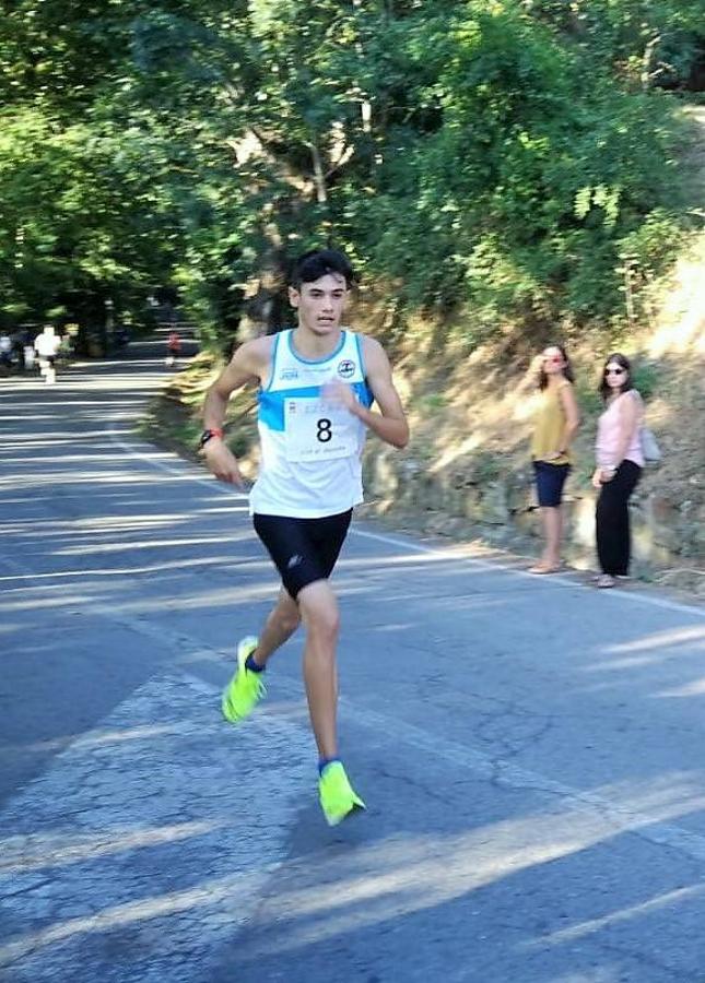 XVIII Carrera Puente a Puente 'Trofeo Violeta Villanueva' en la que han participado cientos de niños en una festiva Ezcaray. 