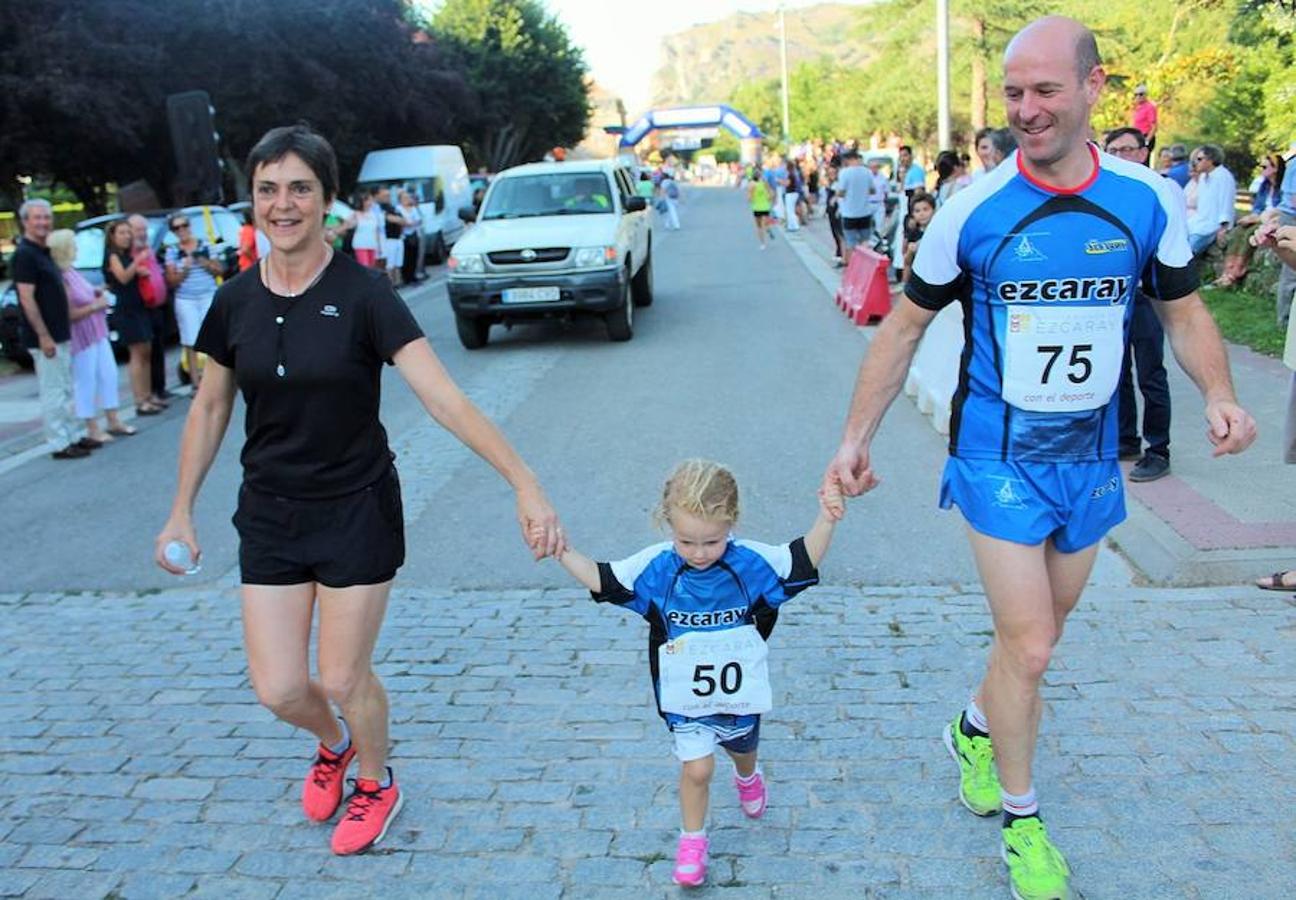 XVIII Carrera Puente a Puente 'Trofeo Violeta Villanueva' en la que han participado cientos de niños en una festiva Ezcaray. 