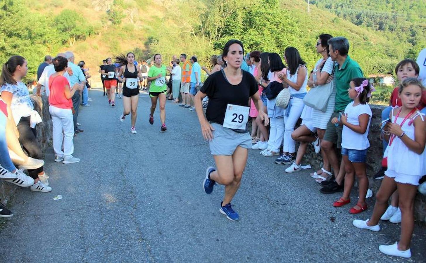 XVIII Carrera Puente a Puente 'Trofeo Violeta Villanueva' en la que se han impuesto Nacho Hernando y Susana Arrúa vuelven a ganar en Ezcaray.