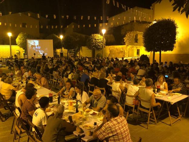 Cena popular en Tudelilla, el sábado.