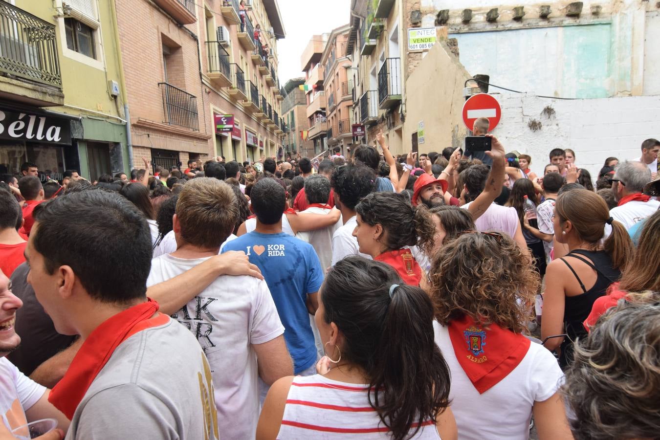 Ambient en las calles de la ciudad tras el disparo del cohete