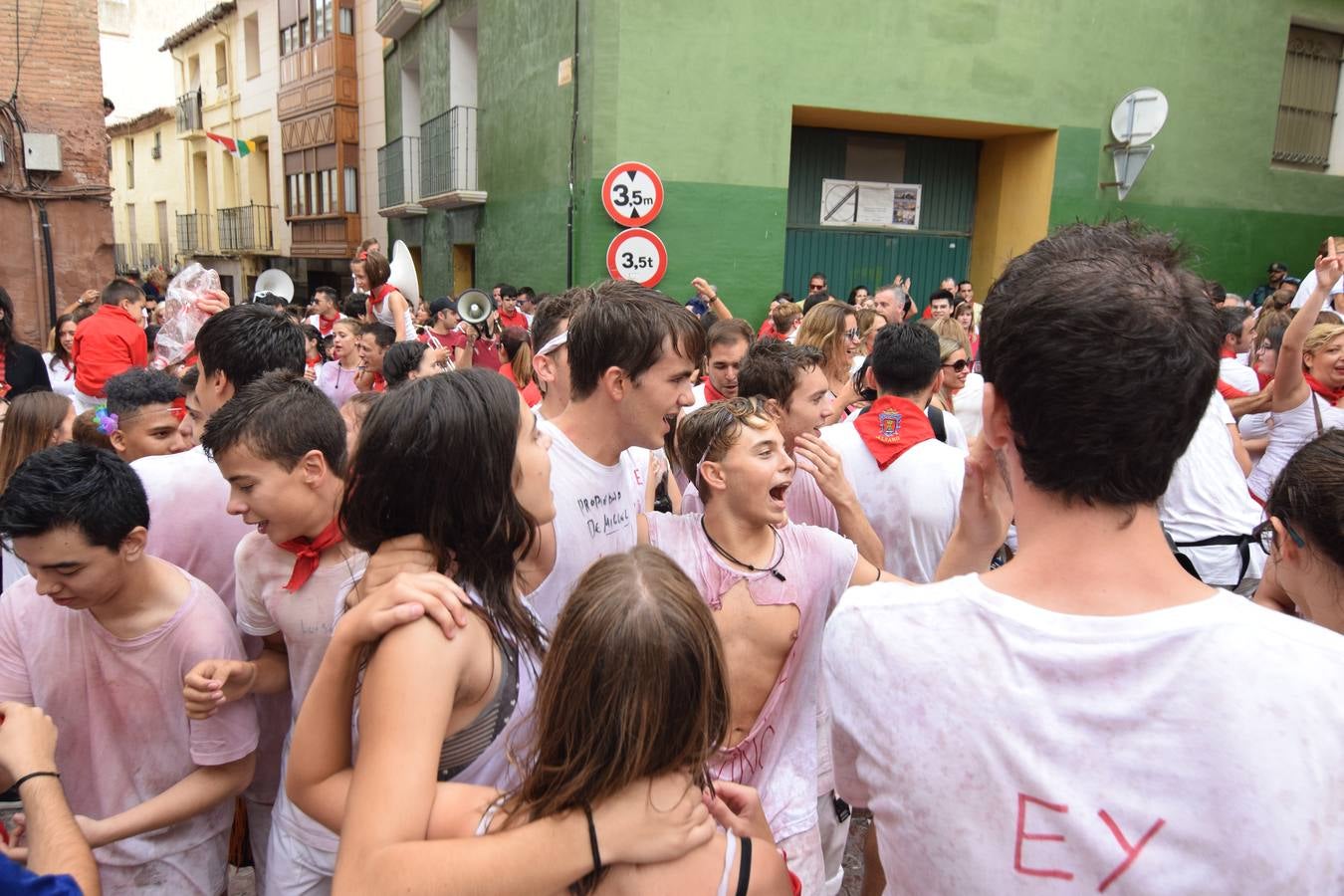 Ambient en las calles de la ciudad tras el disparo del cohete