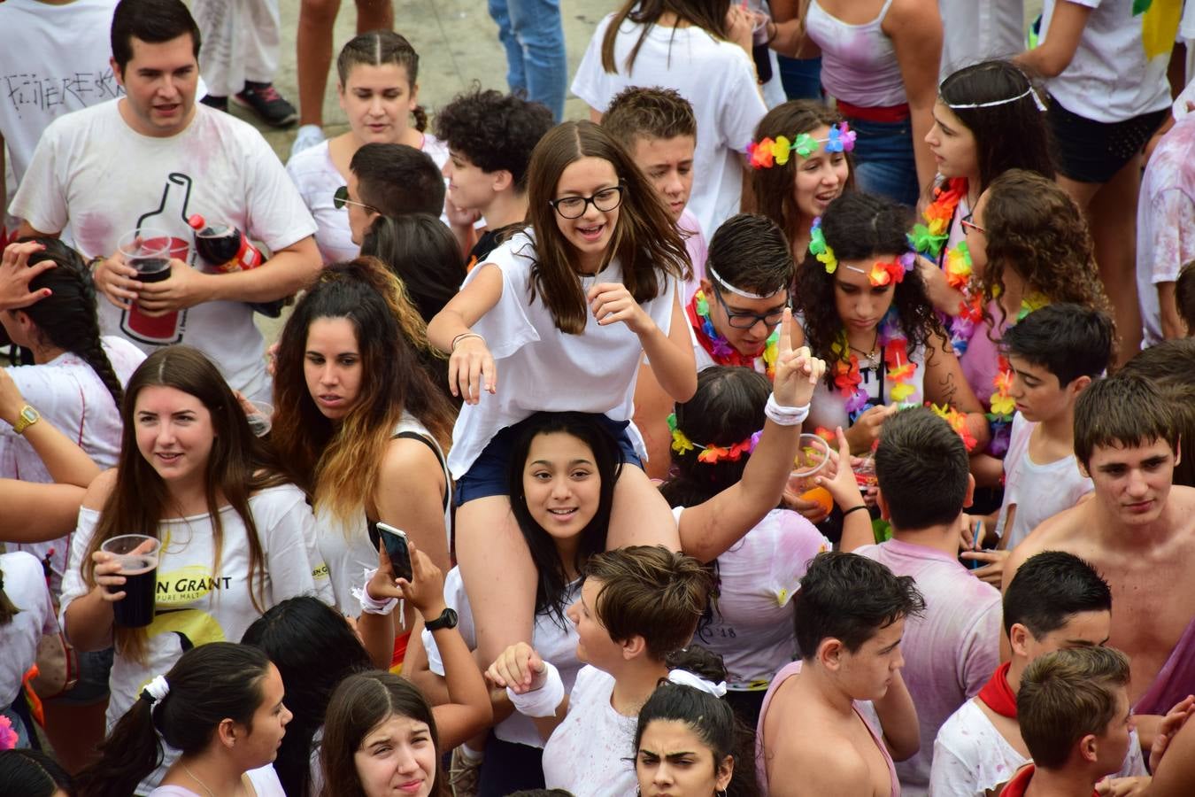 Así vivieron los más jóvenes el inicio de las fiestas alfareñas