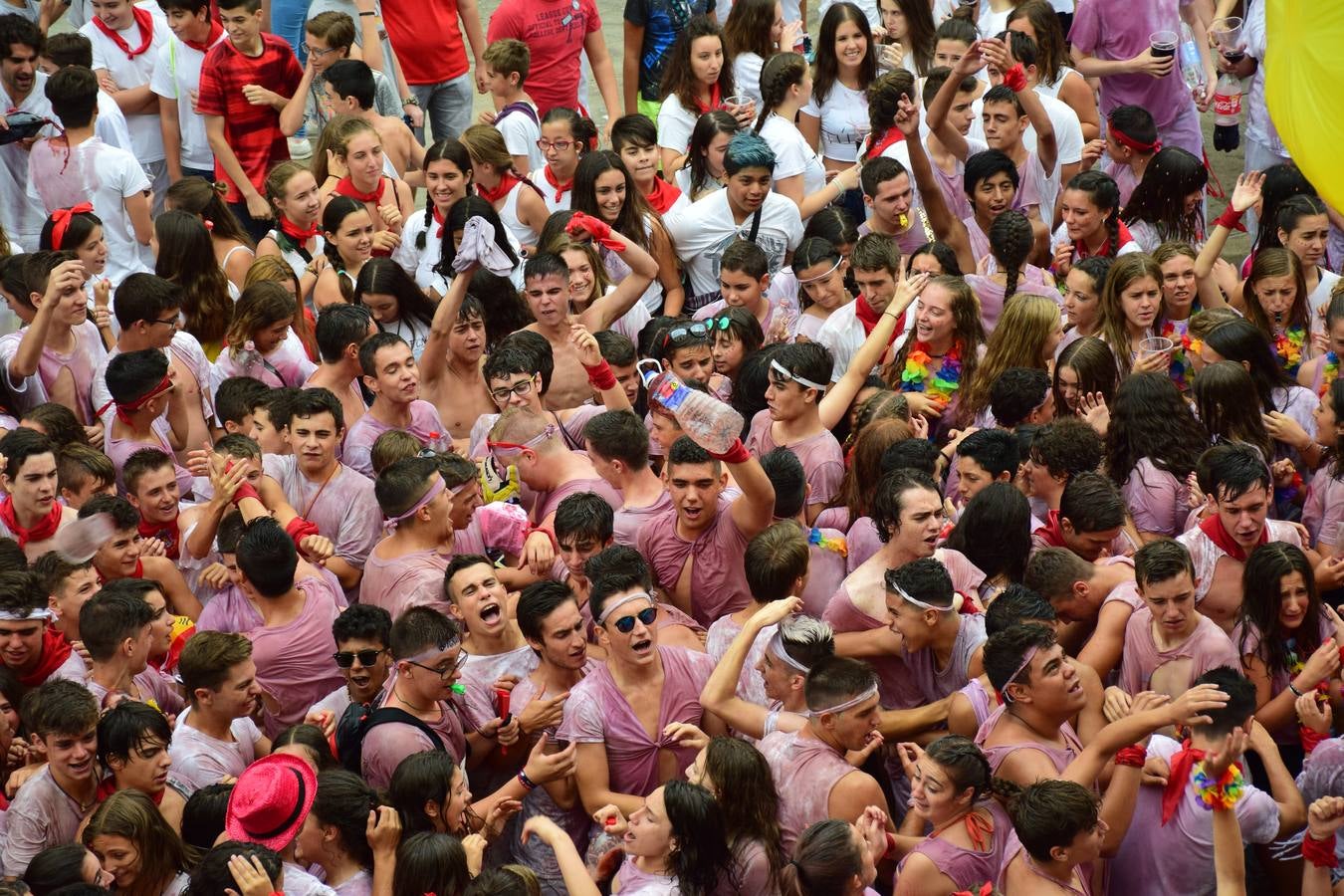 Así vivieron los más jóvenes el inicio de las fiestas alfareñas