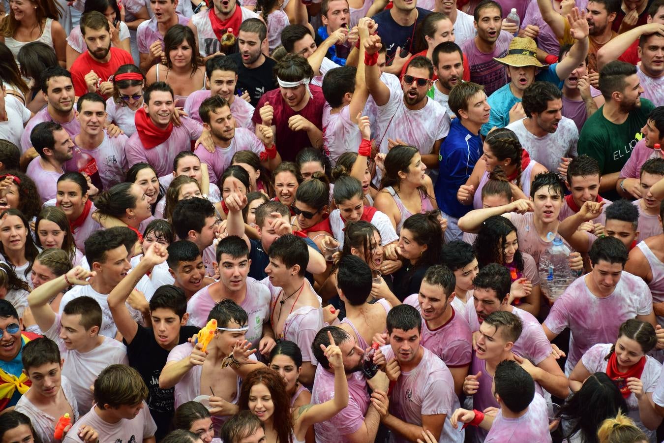 Así vivieron los más jóvenes el inicio de las fiestas alfareñas