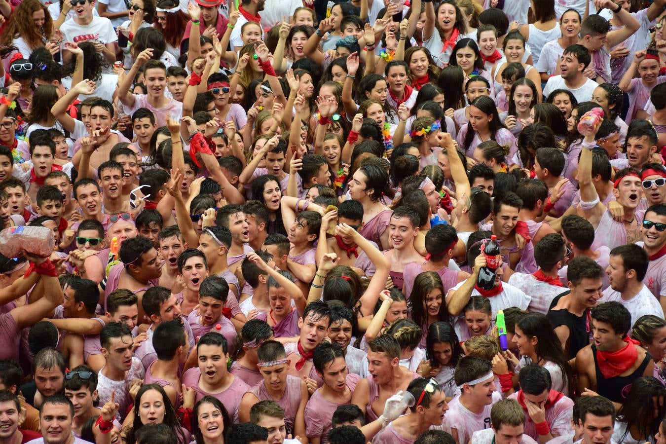 Así vivieron los más jóvenes el inicio de las fiestas alfareñas