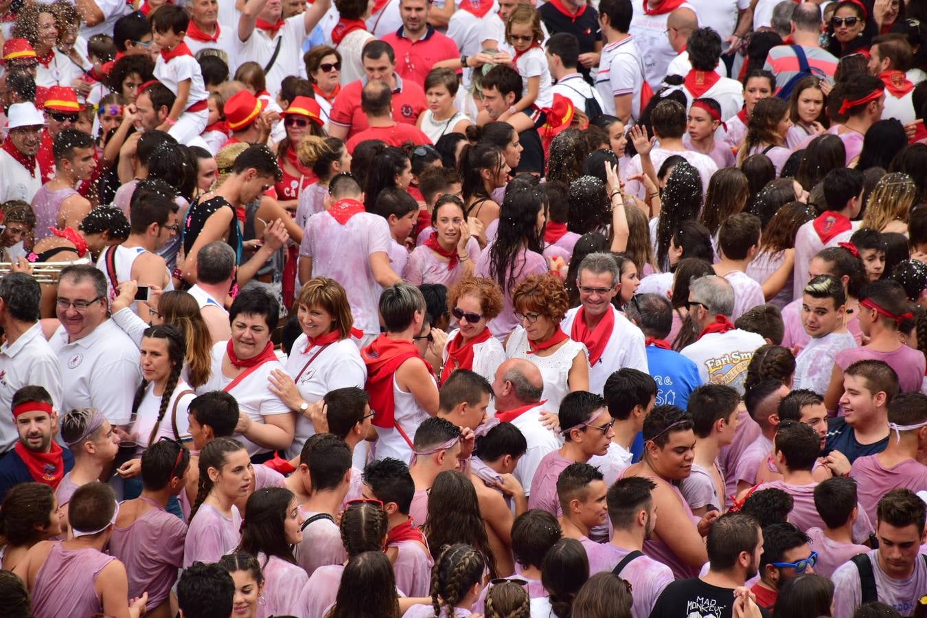 Así vivieron los más jóvenes el inicio de las fiestas alfareñas