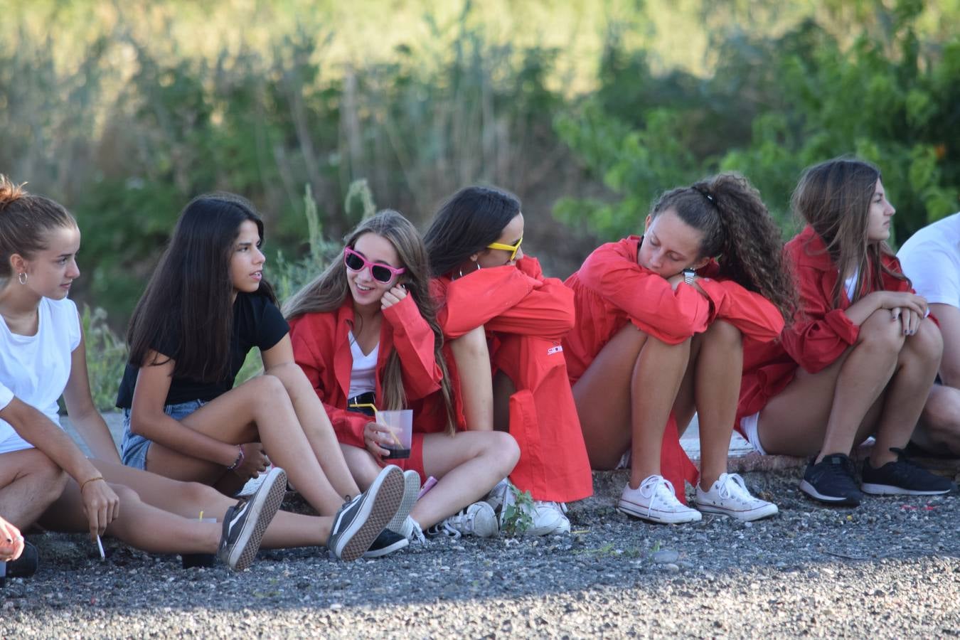 Las fiestas de la localidad comienzan con el tradicional concurso de lanzamiento de 'herramienta'