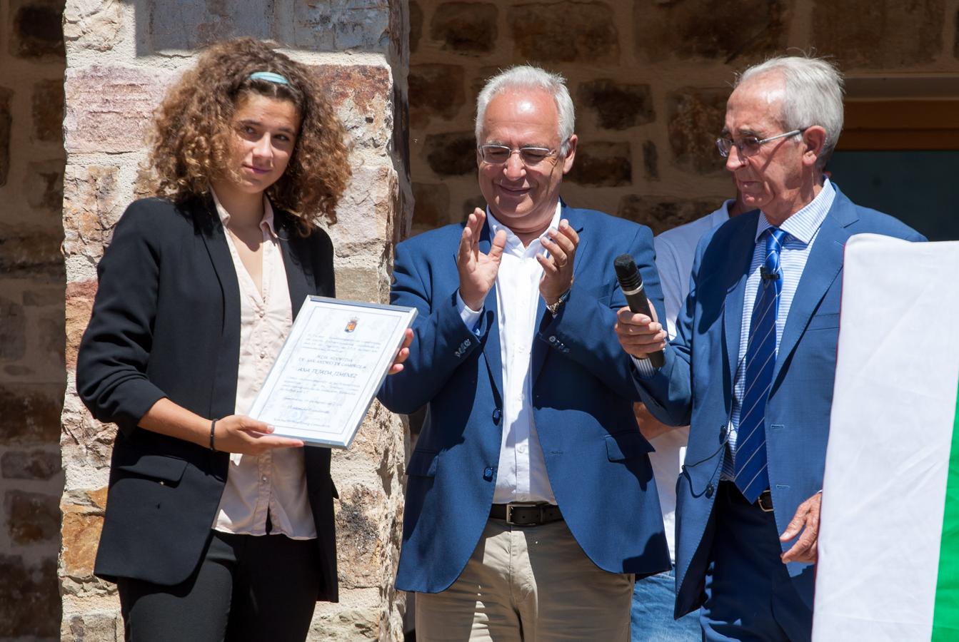 Lumbreras homenajea a Ana Tejada, la futbolista campeona de Europa sub-17, y la nombra Hija Adoptiva de San Andrés