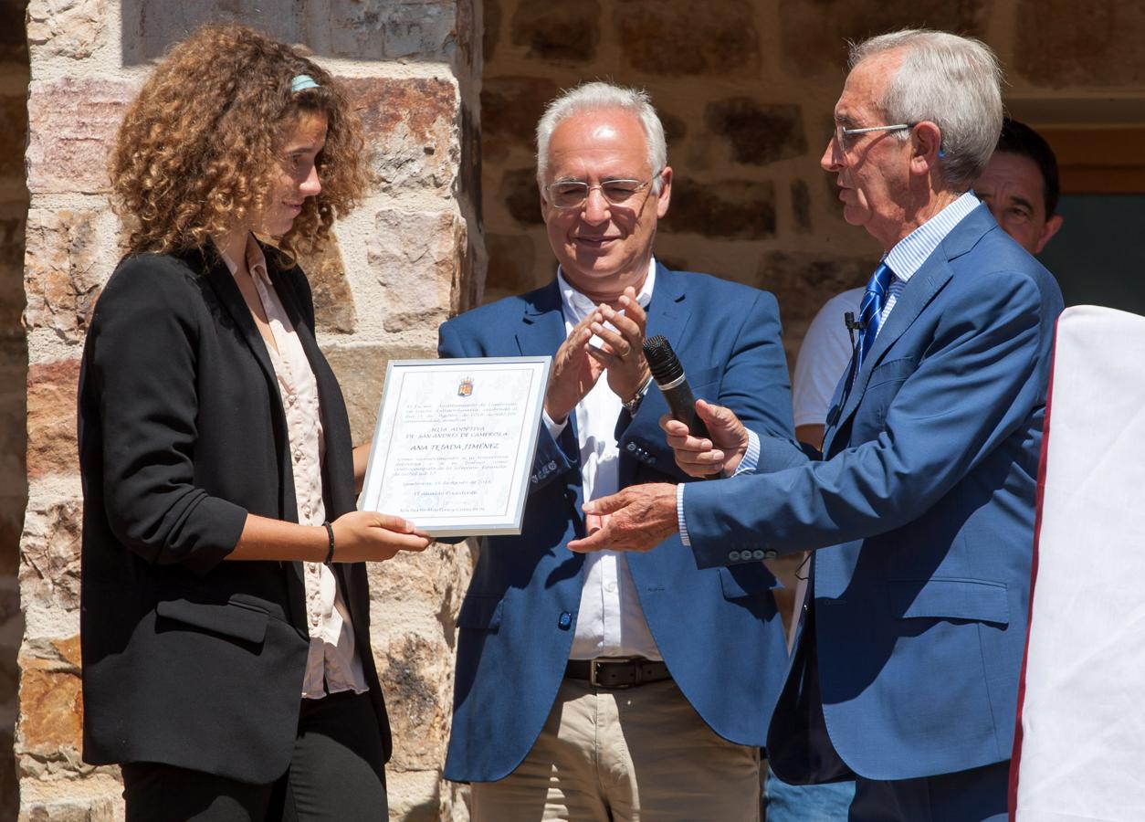 Lumbreras homenajea a Ana Tejada, la futbolista campeona de Europa sub-17, y la nombra Hija Adoptiva de San Andrés