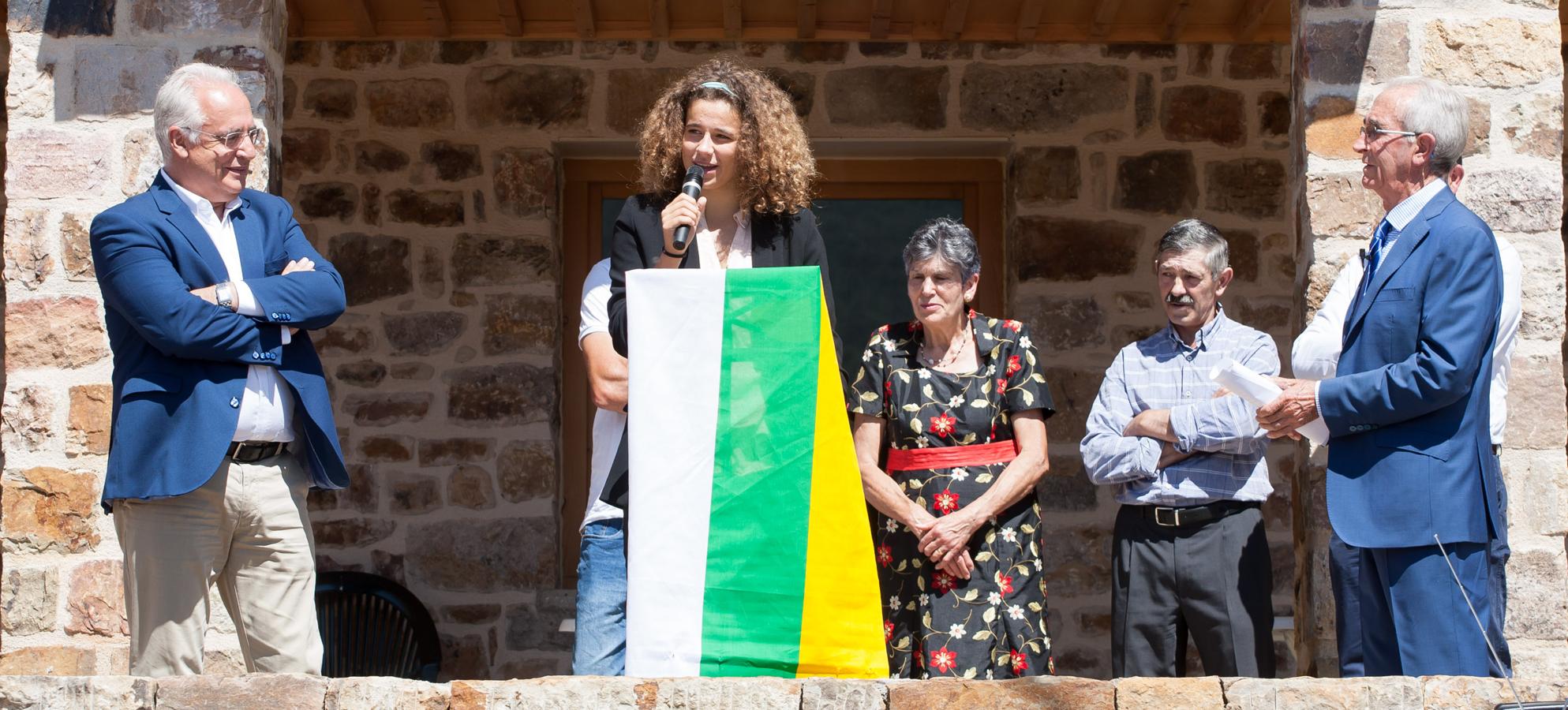 Lumbreras homenajea a Ana Tejada, la futbolista campeona de Europa sub-17, y la nombra Hija Adoptiva de San Andrés