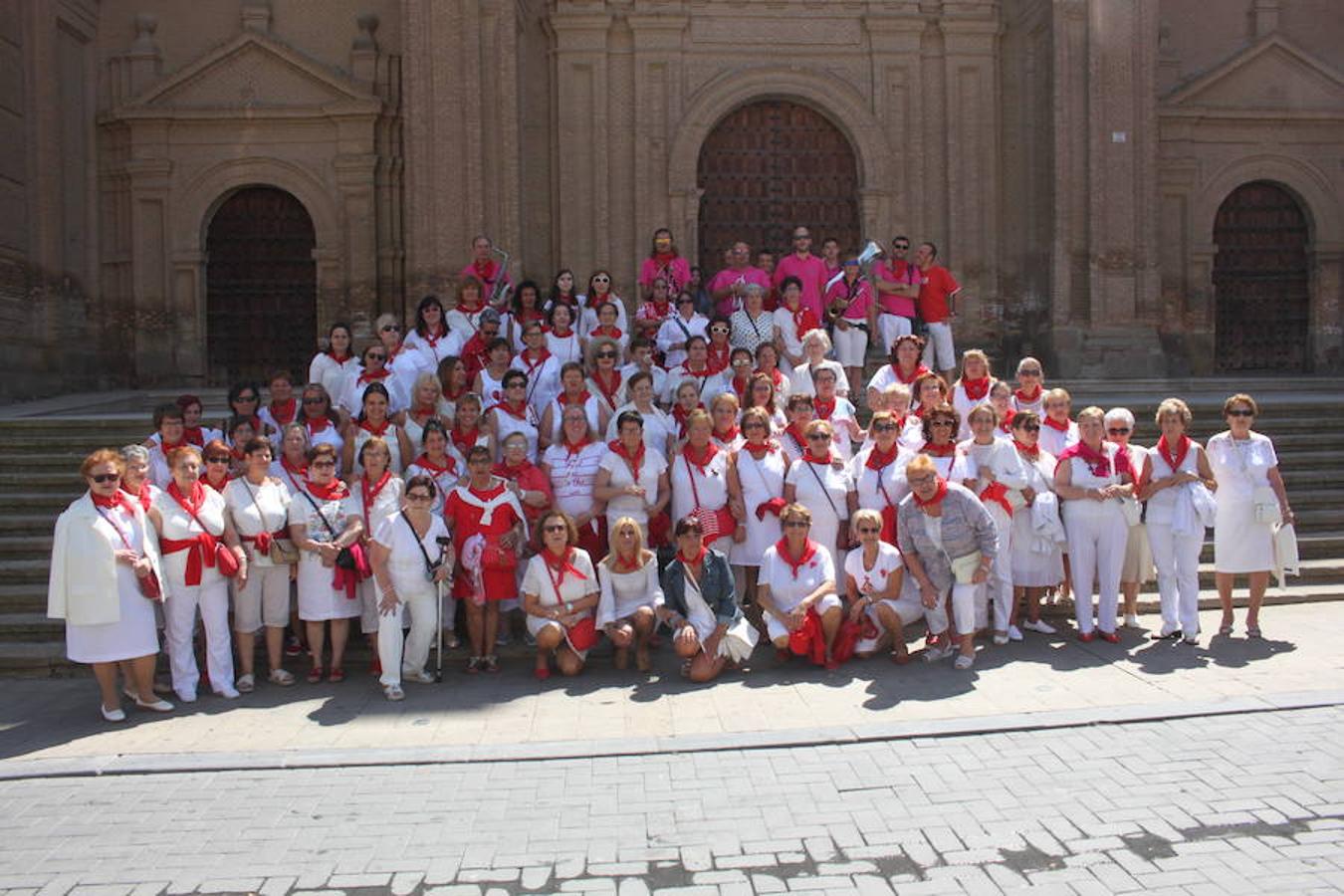 Un centenar de alfareñas participó en la comida y en los actos organizados para el día de la mujer de las fiestas