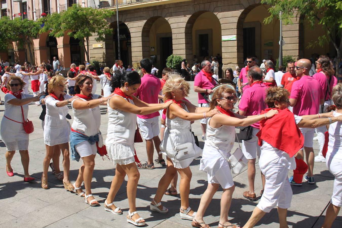 Un centenar de alfareñas participó en la comida y en los actos organizados para el día de la mujer de las fiestas