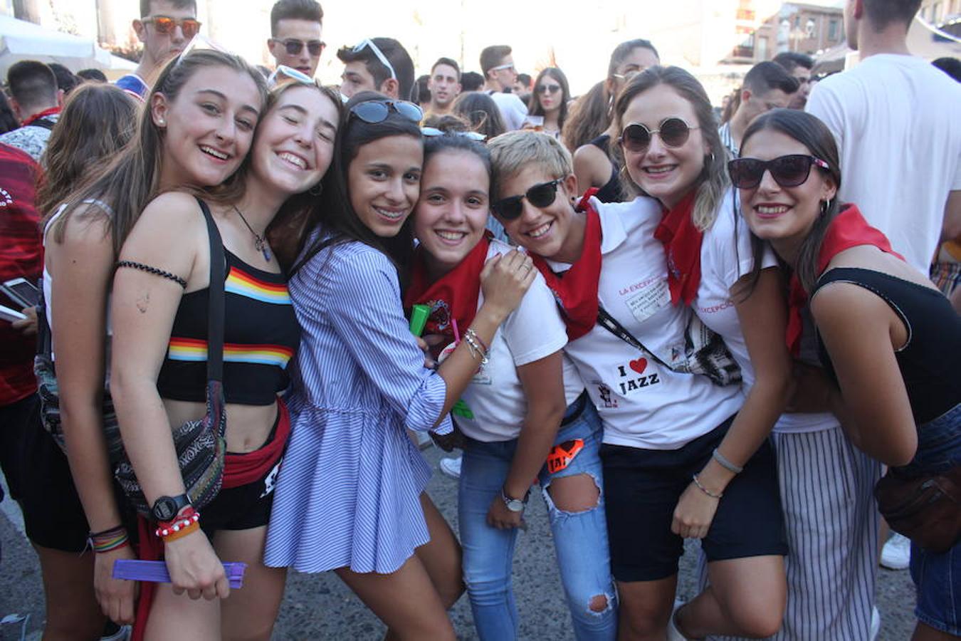 Unos 600 jóvenes compartieron la comida popular y fiesta pinchadiscos en el penúltimo día de fiestas de Alfaro