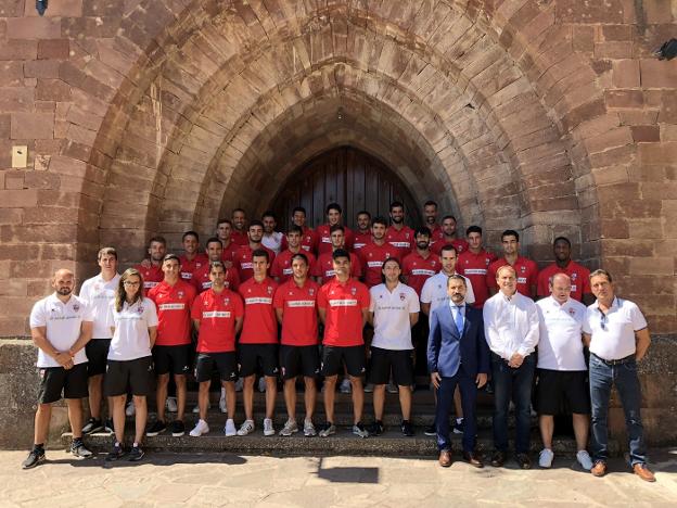 Plantilla y cuerpo técnico, en el monasterio de Valvanera. :: udl
