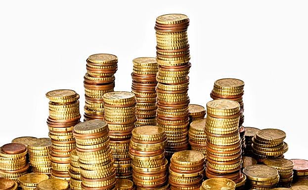 Paga más de 10.000 euros a su exmujer con calderilla