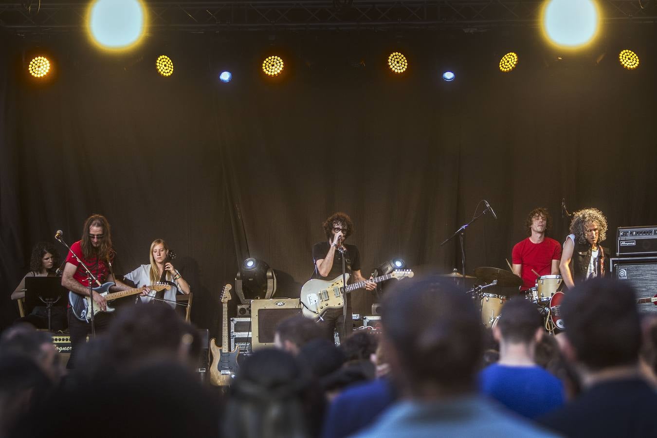 Gran arranque de MUWI con la banda de Diego M. Continente y las personales voces de Bleset y Papaya