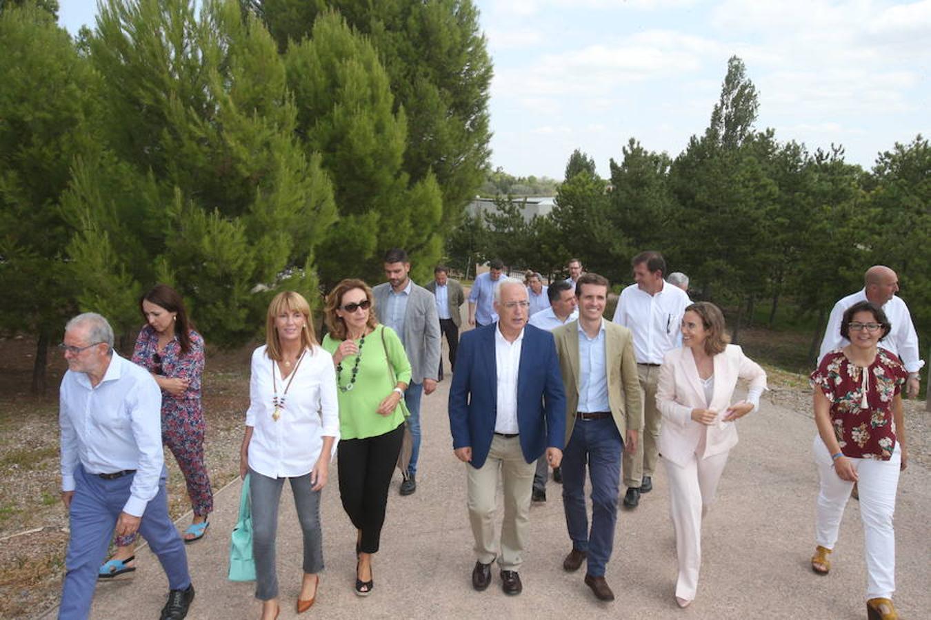 El presidente del Partido Popular Pablo Casado ha visitado hoy La Rioja y se ha interesado por los temas candentes de la región.