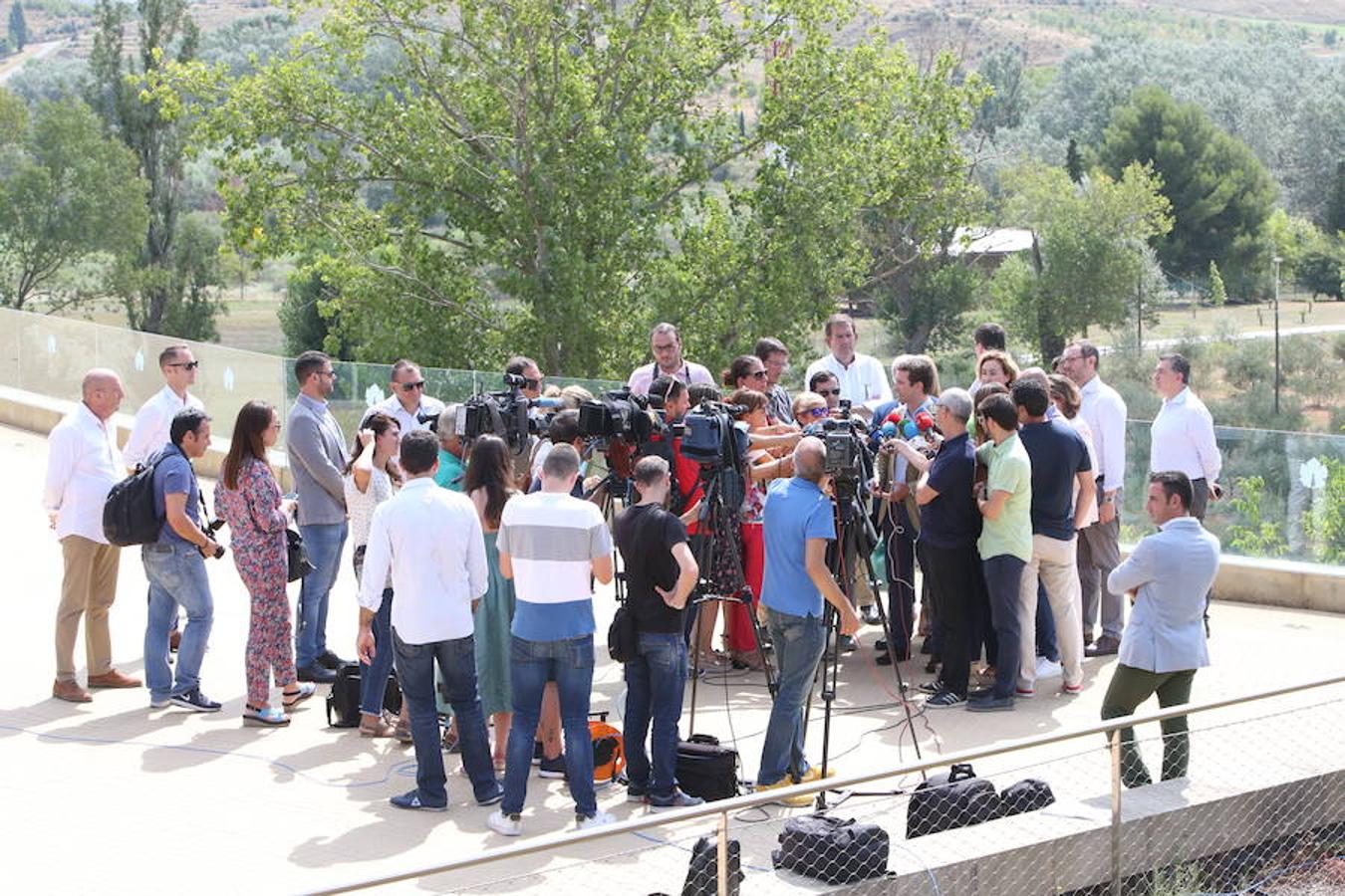 El presidente del Partido Popular Pablo Casado ha visitado hoy La Rioja y se ha interesado por los temas candentes de la región.