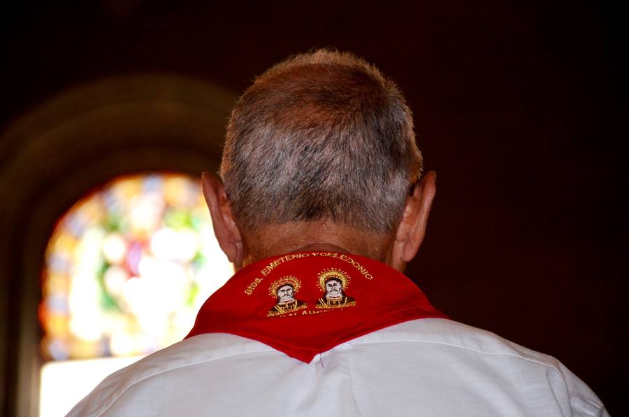 Cientos de calagurritanos se acercaron a la catedral para agasajar con ramos multicolores a los mártires calagurritanos 