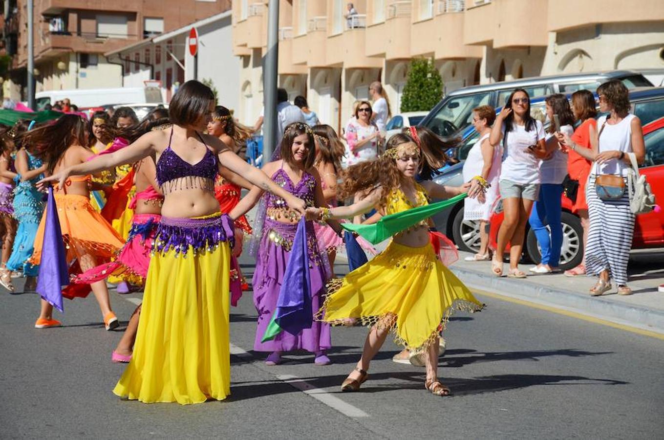 A lo largo del fin de semana se celebra en Arnedo el XX Mercado Kan de Vico. El espectacular desfile inaugural ha brillado con luz y color. Ochenta puestos se encargan de crear una atmósfera de otro tiempo. 