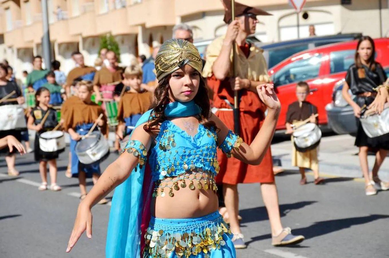 A lo largo del fin de semana se celebra en Arnedo el XX Mercado Kan de Vico. El espectacular desfile inaugural ha brillado con luz y color. Ochenta puestos se encargan de crear una atmósfera de otro tiempo. 