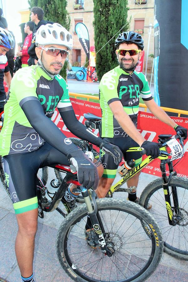La IV marcha de bicicleta de montaña 'Hazla del Tirón' de Tirgo reunió a 400 corredores por un precioso recorrido en torno a los montes Oberenes.