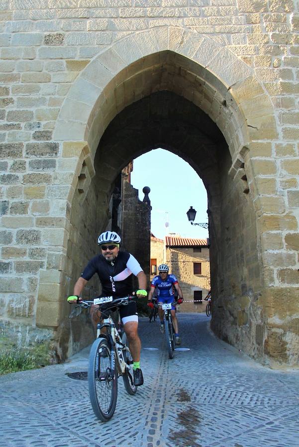 La IV marcha de bicicleta de montaña 'Hazla del Tirón' de Tirgo reunió a 400 corredores por un precioso recorrido en torno a los montes Oberenes.