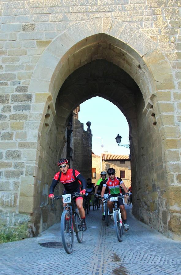 La IV marcha de bicicleta de montaña 'Hazla del Tirón' de Tirgo reunió a 400 corredores por un precioso recorrido en torno a los montes Oberenes.