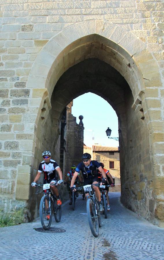 La IV marcha de bicicleta de montaña 'Hazla del Tirón' de Tirgo reunió a 400 corredores por un precioso recorrido en torno a los montes Oberenes.