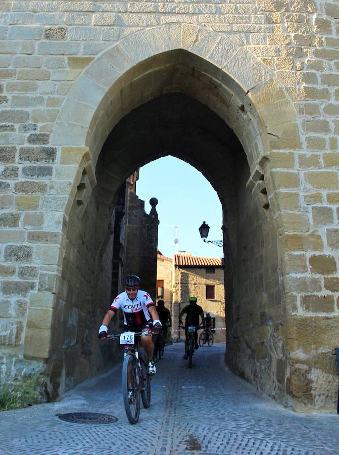 La IV marcha de bicicleta de montaña 'Hazla del Tirón' de Tirgo reunió a 400 corredores por un precioso recorrido en torno a los montes Oberenes.