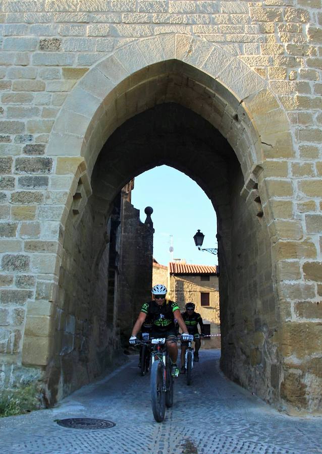 La IV marcha de bicicleta de montaña 'Hazla del Tirón' de Tirgo reunió a 400 corredores por un precioso recorrido en torno a los montes Oberenes.