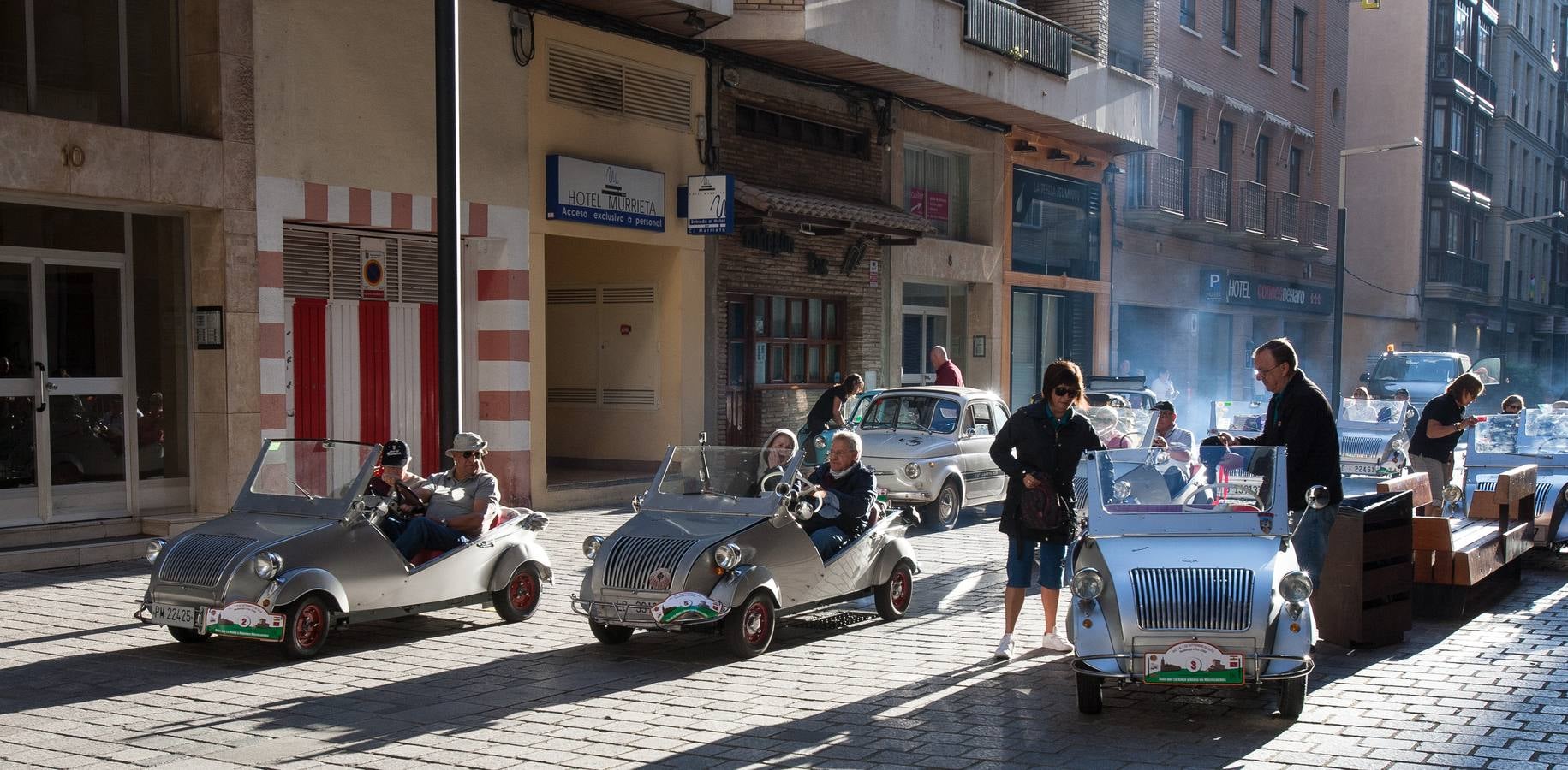 La concentración de microcoches inicia su periplo por La Rioja 