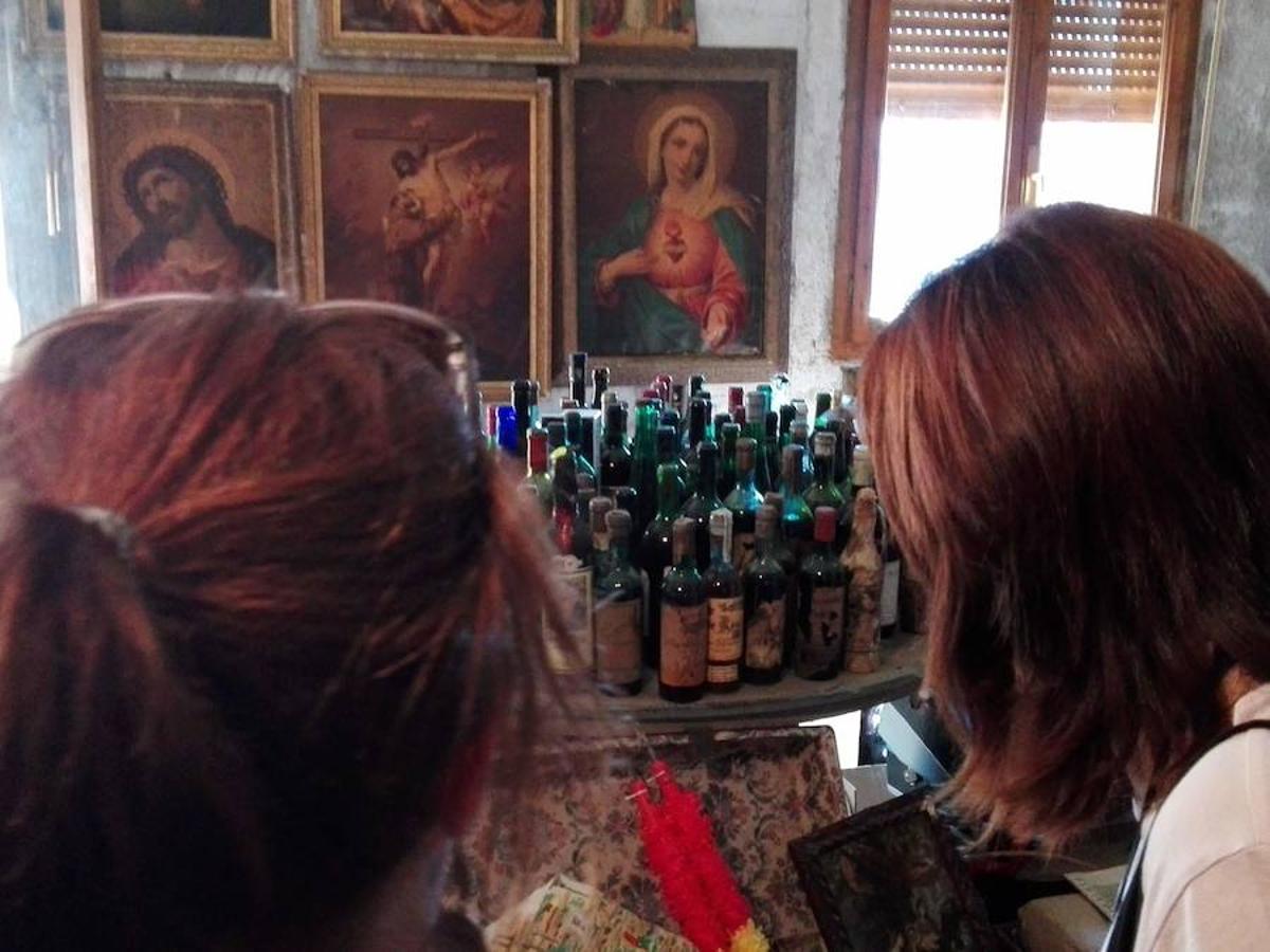 La Asociación de Mujeres de Ábalos lo ha vuelto a hacer. Van 21 años Amimación, puestos y música entre bodega y bodega para poder disfrutar de la cultura del vino.