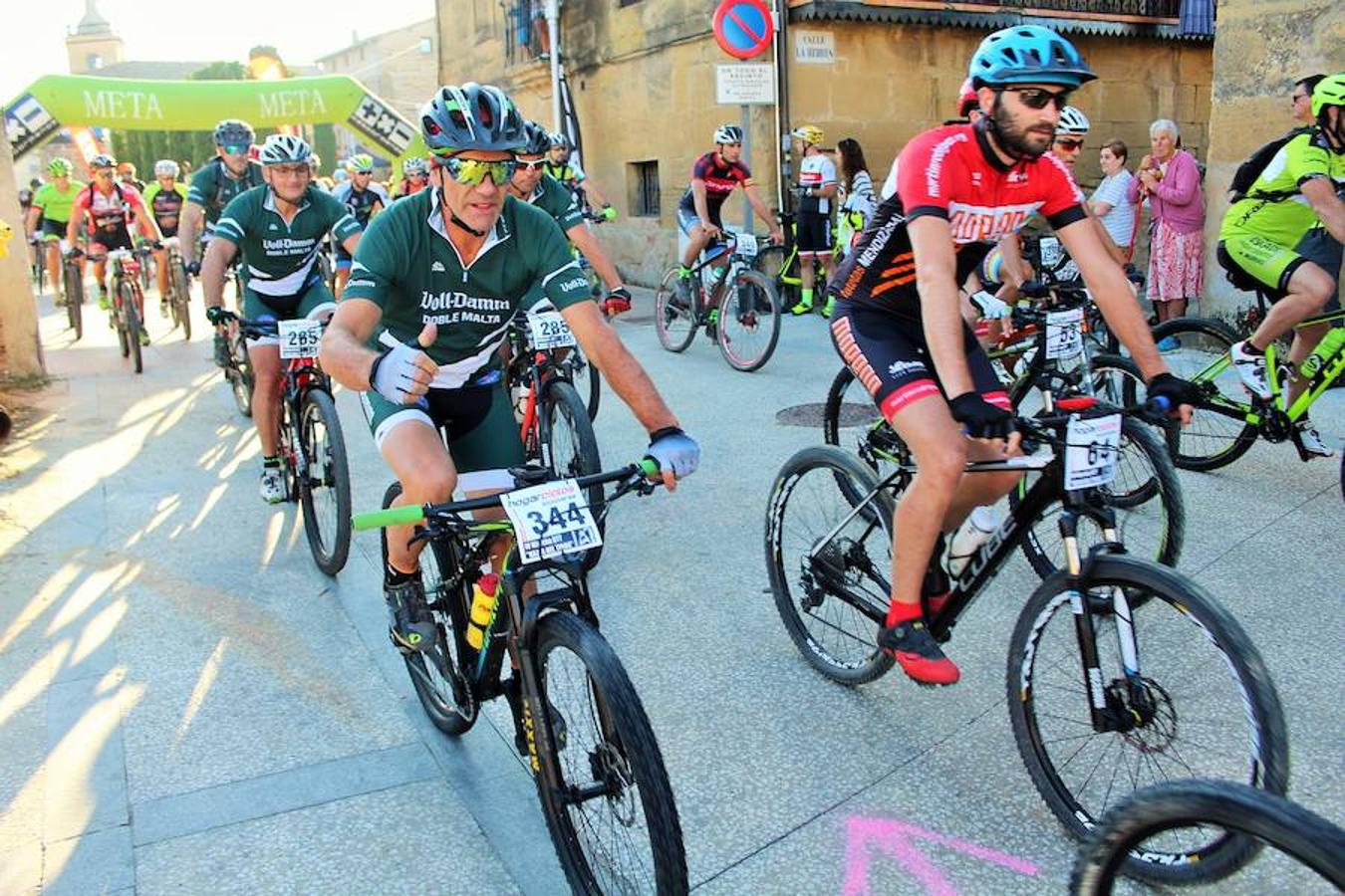 La IV marcha de bicicleta de montaña 'Hazla del Tirón' de Tirgo reunió a 400 corredores por un precioso recorrido en torno a los montes Oberenes.