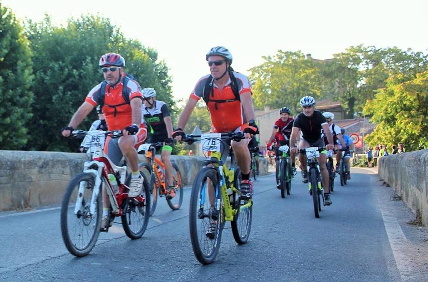 La IV marcha de bicicleta de montaña 'Hazla del Tirón' de Tirgo reunió a 400 corredores por un precioso recorrido en torno a los montes Oberenes.