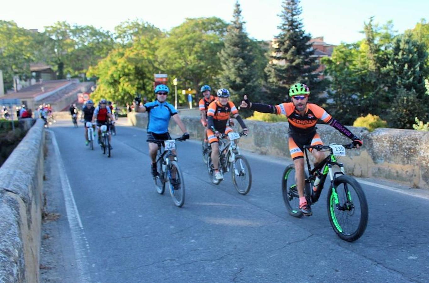 La IV marcha de bicicleta de montaña 'Hazla del Tirón' de Tirgo reunió a 400 corredores por un precioso recorrido en torno a los montes Oberenes.