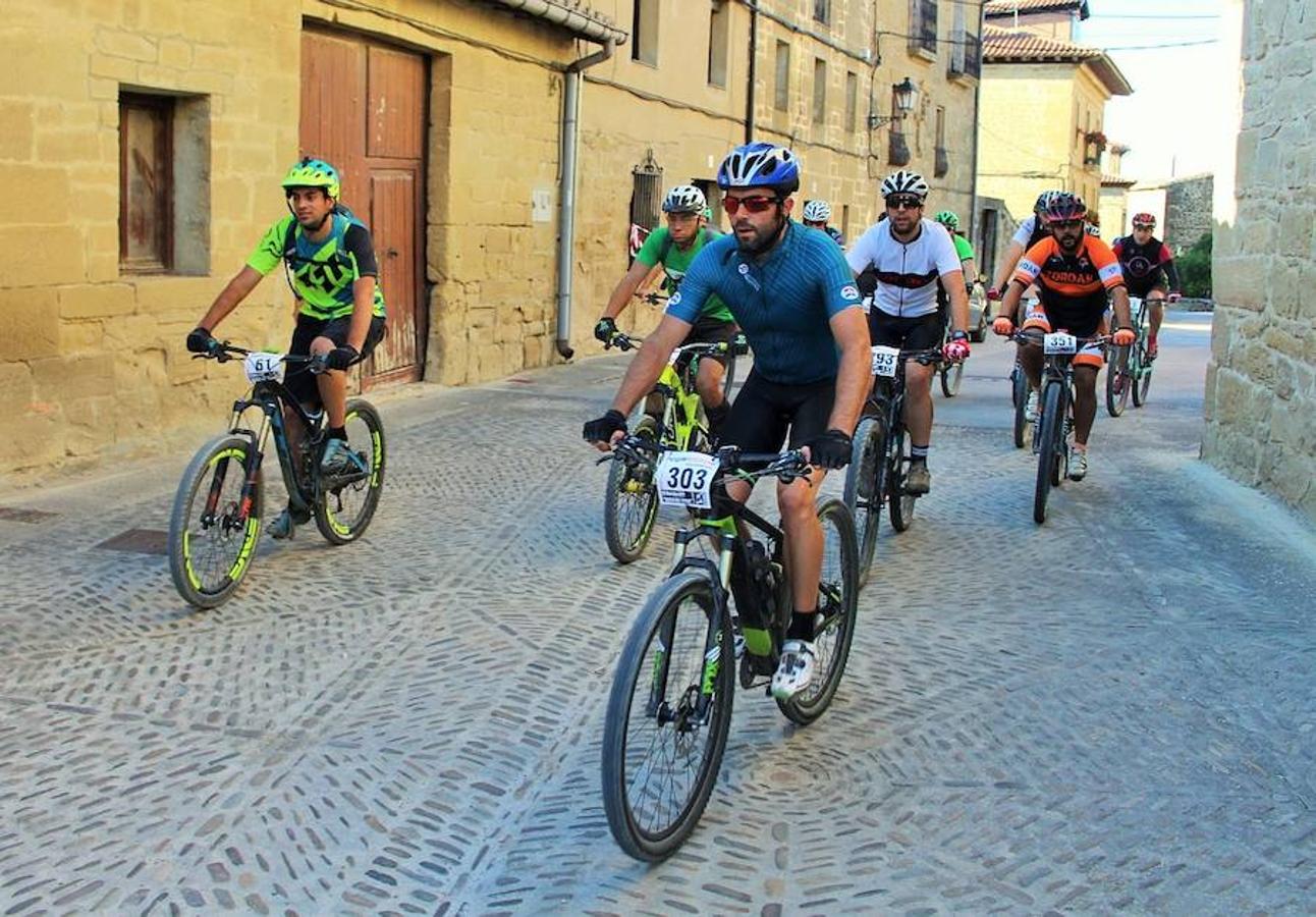 La IV marcha de bicicleta de montaña 'Hazla del Tirón' de Tirgo reunió a 400 corredores por un precioso recorrido en torno a los montes Oberenes.