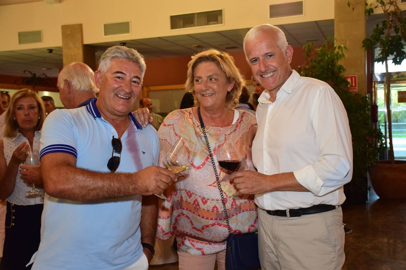 Los jugadores participantes en el Torneo Viña Ijalba, de la Liga de Golf Vino de lomejordelvinoderioja.com, disfrutaron de la cata de vinos de la bodega logroñesa.