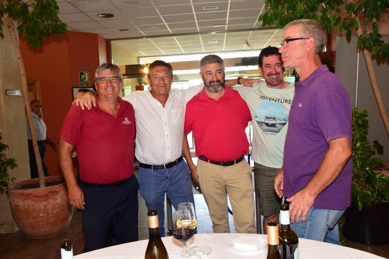 Los jugadores participantes en el Torneo Viña Ijalba, de la Liga de Golf Vino de lomejordelvinoderioja.com, disfrutaron de la cata de vinos de la bodega logroñesa.