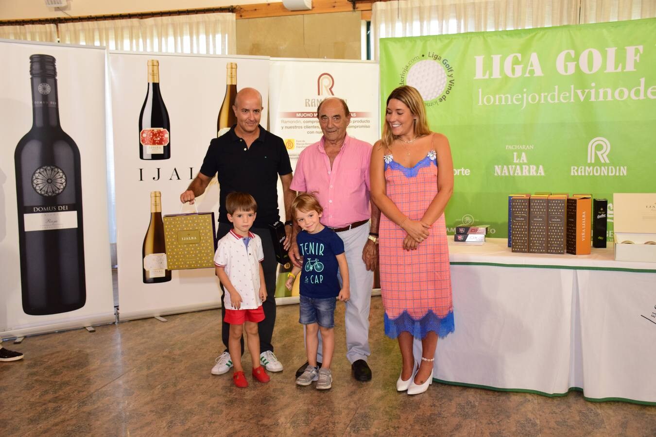 Entrega de premios a los ganadores del Torneo Viña Ijalba, de la Liga de Golf Vino de lomejordelvinoderioja.com.