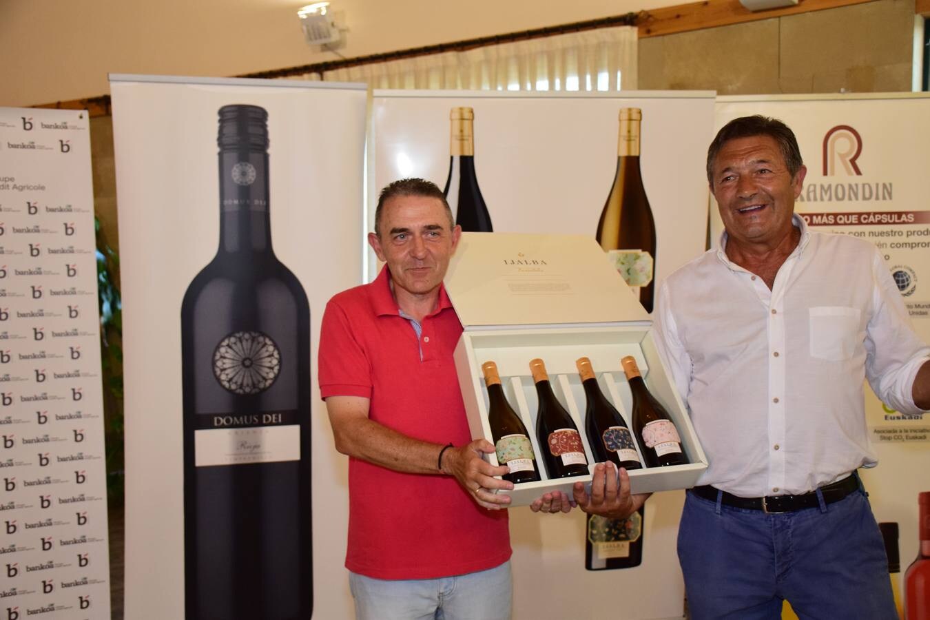 Entrega de premios a los ganadores del Torneo Viña Ijalba, de la Liga de Golf Vino de lomejordelvinoderioja.com.