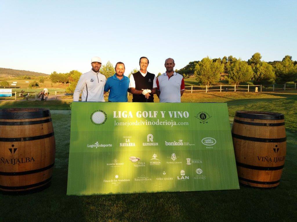 Fotos de salida de los jugadores participantes en el Torneo Viña Ijalba, de la Liga de Golf Vino de lomejordelvinoderioja.com