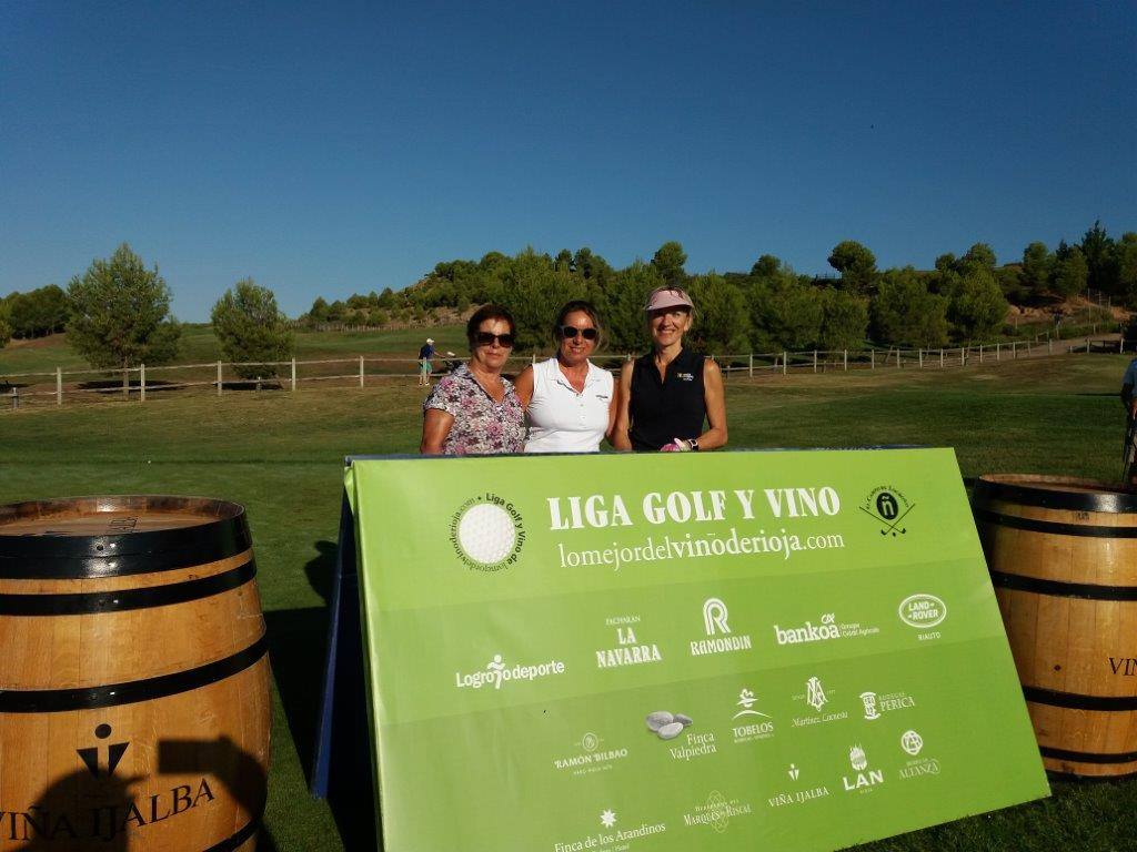 Fotos de salida de los jugadores participantes en el Torneo Viña Ijalba, de la Liga de Golf Vino de lomejordelvinoderioja.com