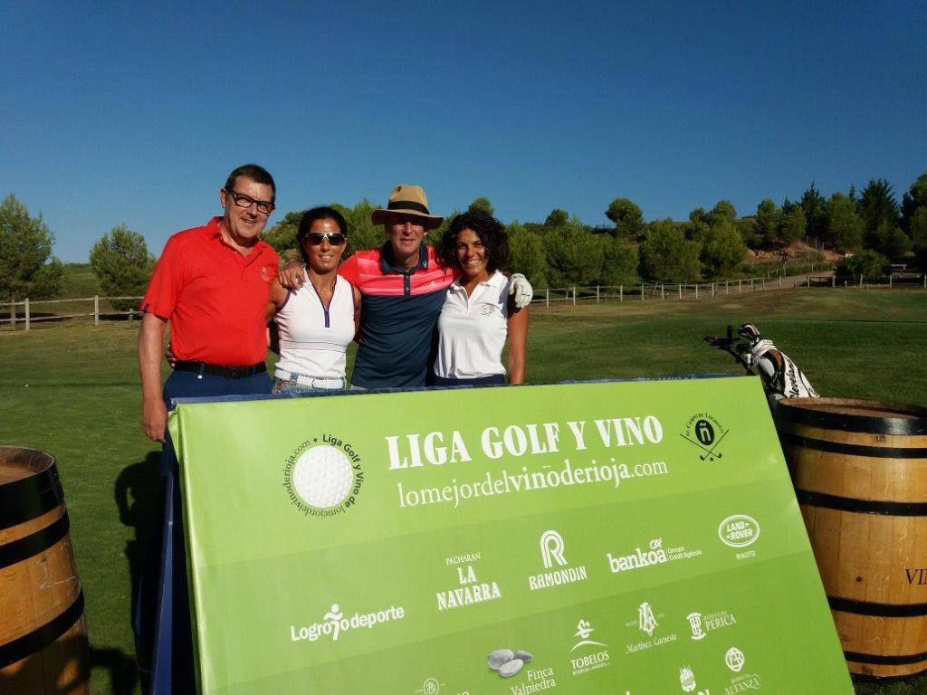 Fotos de salida de los jugadores participantes en el Torneo Viña Ijalba, de la Liga de Golf Vino de lomejordelvinoderioja.com