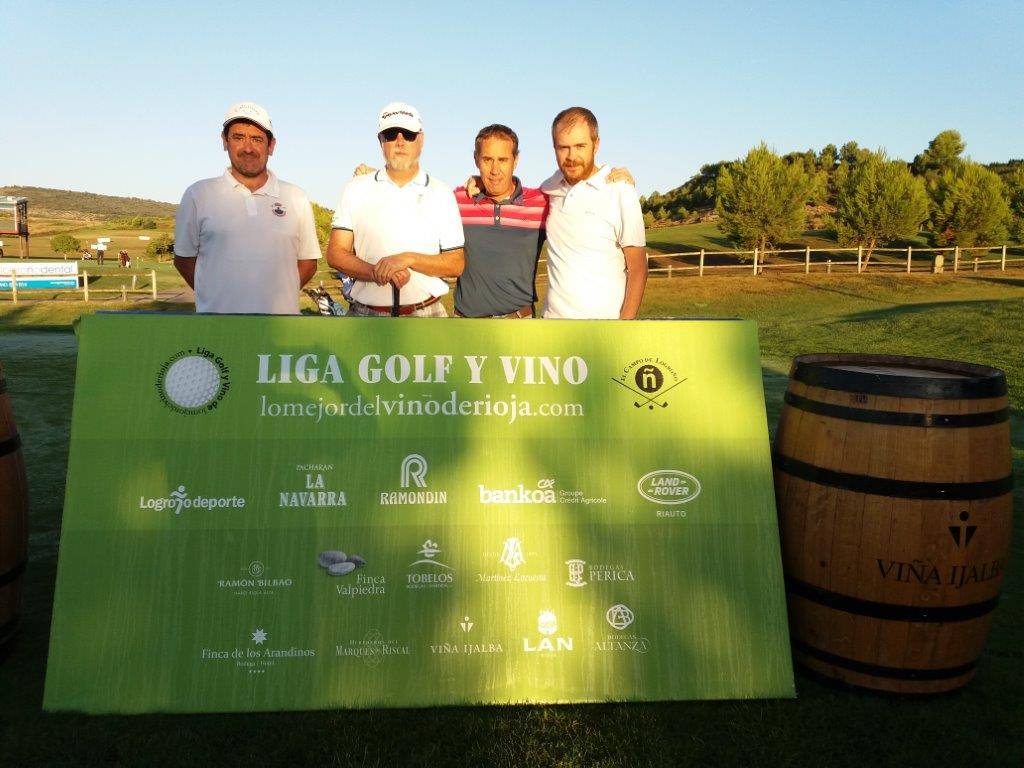 Fotos de salida de los jugadores participantes en el Torneo Viña Ijalba, de la Liga de Golf Vino de lomejordelvinoderioja.com
