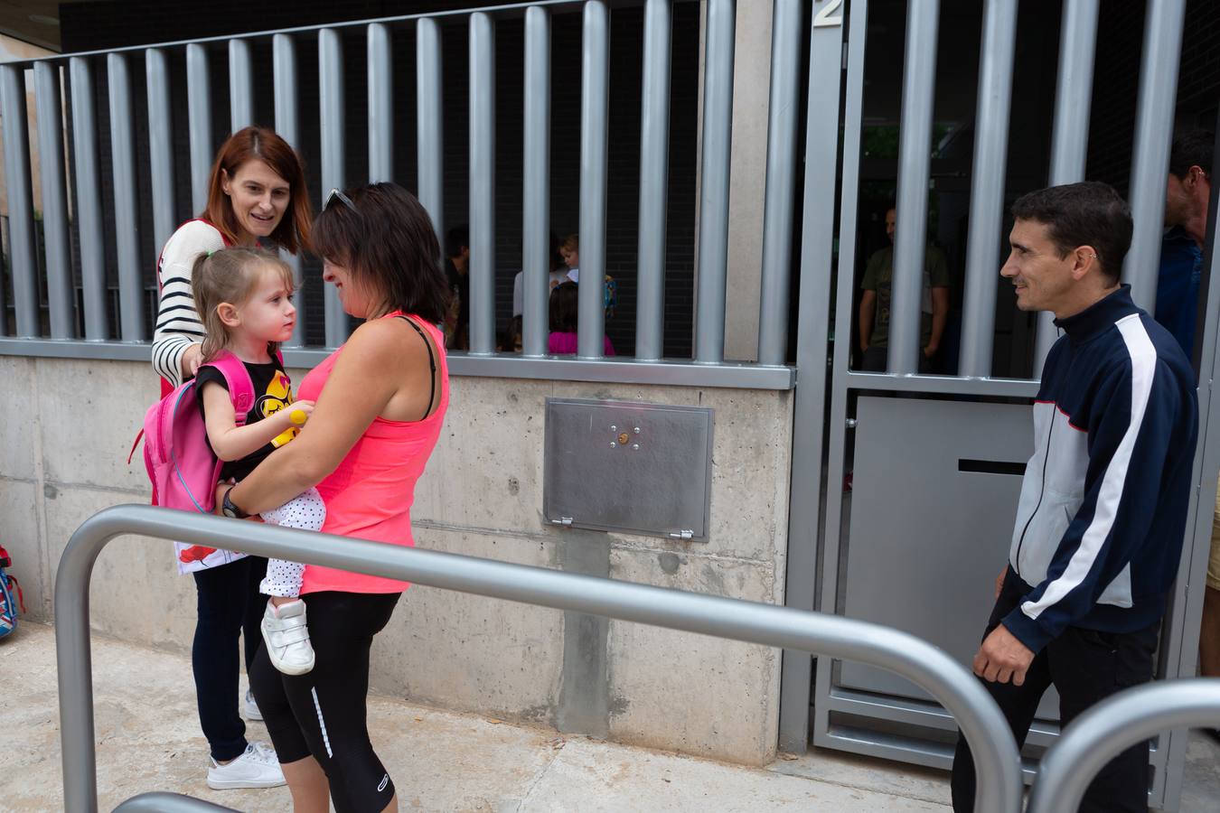 Fotos: Abre el colegio de Medran