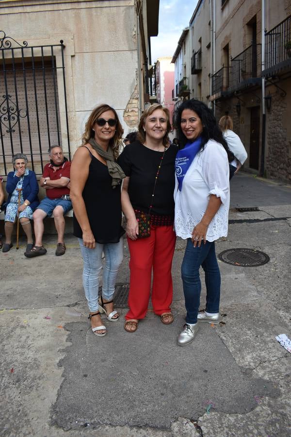 Gran ambiente en el disparo del cohete de las fiestas de la Virgen de la Antigua en Alberite.