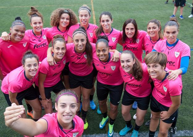 Las jugadoras del EDF Logroño afrontan con ilusión el primer partido de la temporada frente al Valencia. :: 